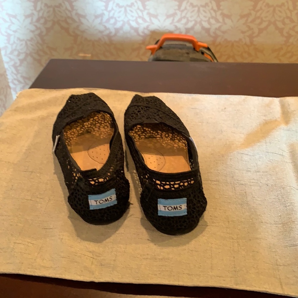 Toms
